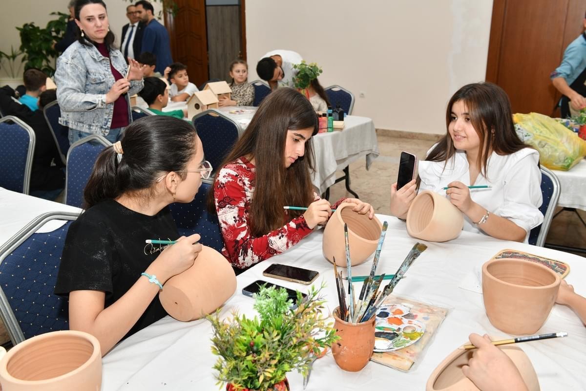 Nazirlikdə şəhid ailələrinin əl işlərindən ibarət sərgi-satış yarmarkası keçirilib - FOTOLAR